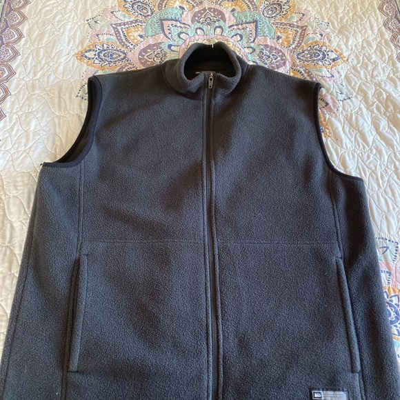 REI Black Mens Vest in Good Used Condition - Picture 2 of 3